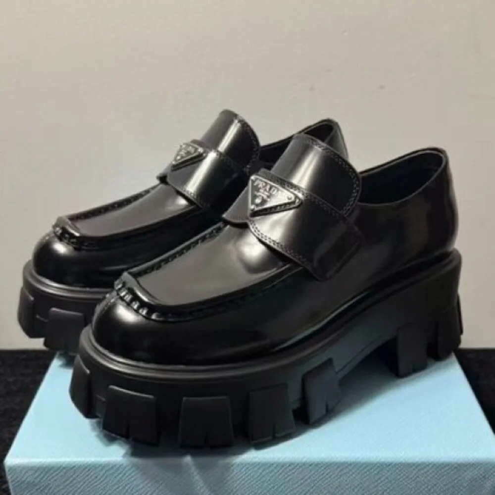 💡💡💡Prada Women Loafers (Black) - Picture 2 of 4